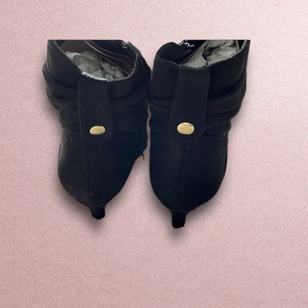 Comfortview Kourt Faux Suede Bootie - Size 9w. New in box! - Picture 2 of 6
